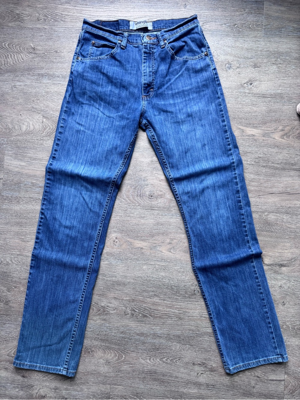 Men’s Wrangler Authentic Straight-Leg Jeans in Blue Wash 30x34